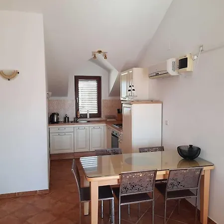 Navi Apartment, Seaview *