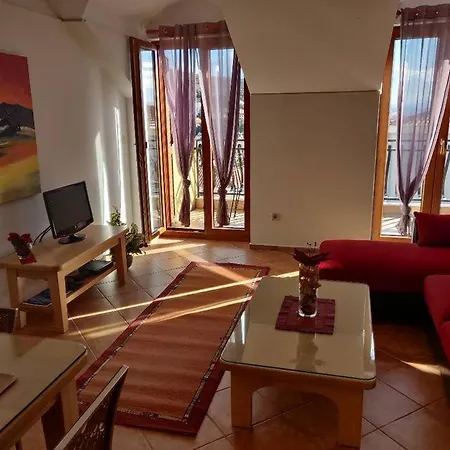 アパート Navi Apartment, Seaview トロギール