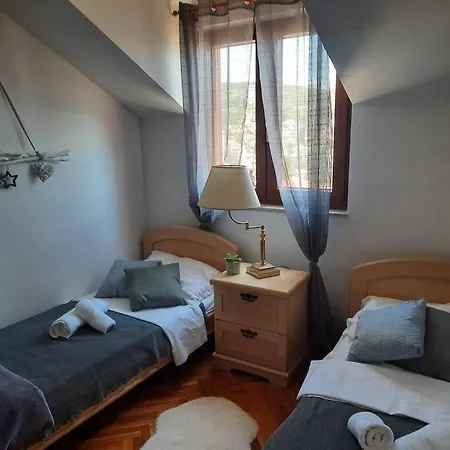 Navi Apartment, Seaview *