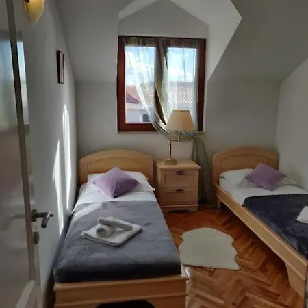 Navi Apartment, Seaview Apartman